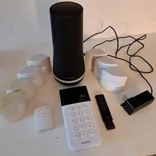SimpliSafe Gen 3 Alarm System Base Station Keypad 7 Sensors, panic AS-IS Tested