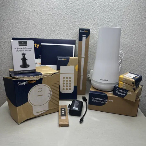 SIMPLISAFE 11 PC. Home Security System W/Keypad, Camera, Entry & Glass Sensors