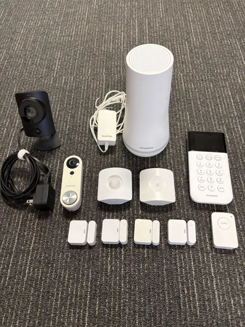 SimpliSafe Security System Gen 3 (2019-2021) 11 Piece Used