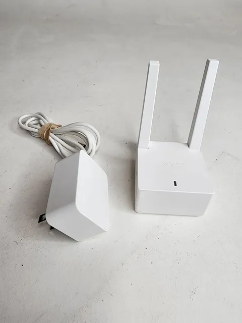 WYZE WVOD81 Base Station Hub for Wyze Cam Outdoor W/ Power Adapter