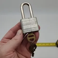 Master Lock No 3 Padlock 1-5/8"L x 1/4"D Shackle 1-1/2"W Body Keyed Alike US NOS